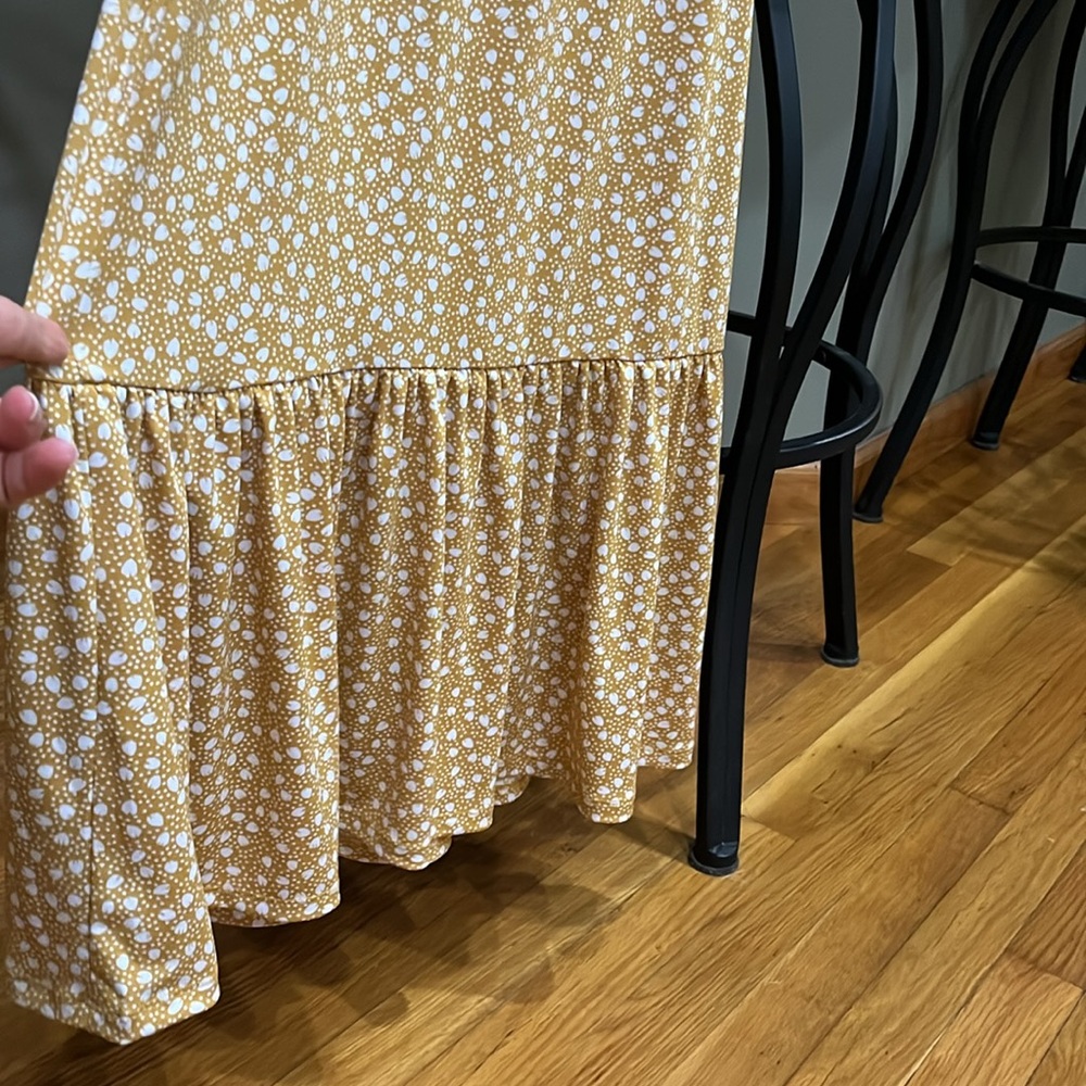 Banana Republic Dress, gorgeous and so soft. Super comfortable, yet elegant! - Picture 5 of 6